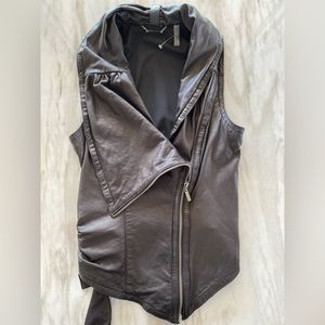 CORSON black lamb asymmetrical sleeveless leather moto vest front zip size 1/ XS